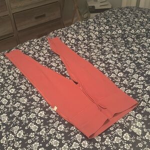 Like new, vuori daily leggings in pink no tags size small